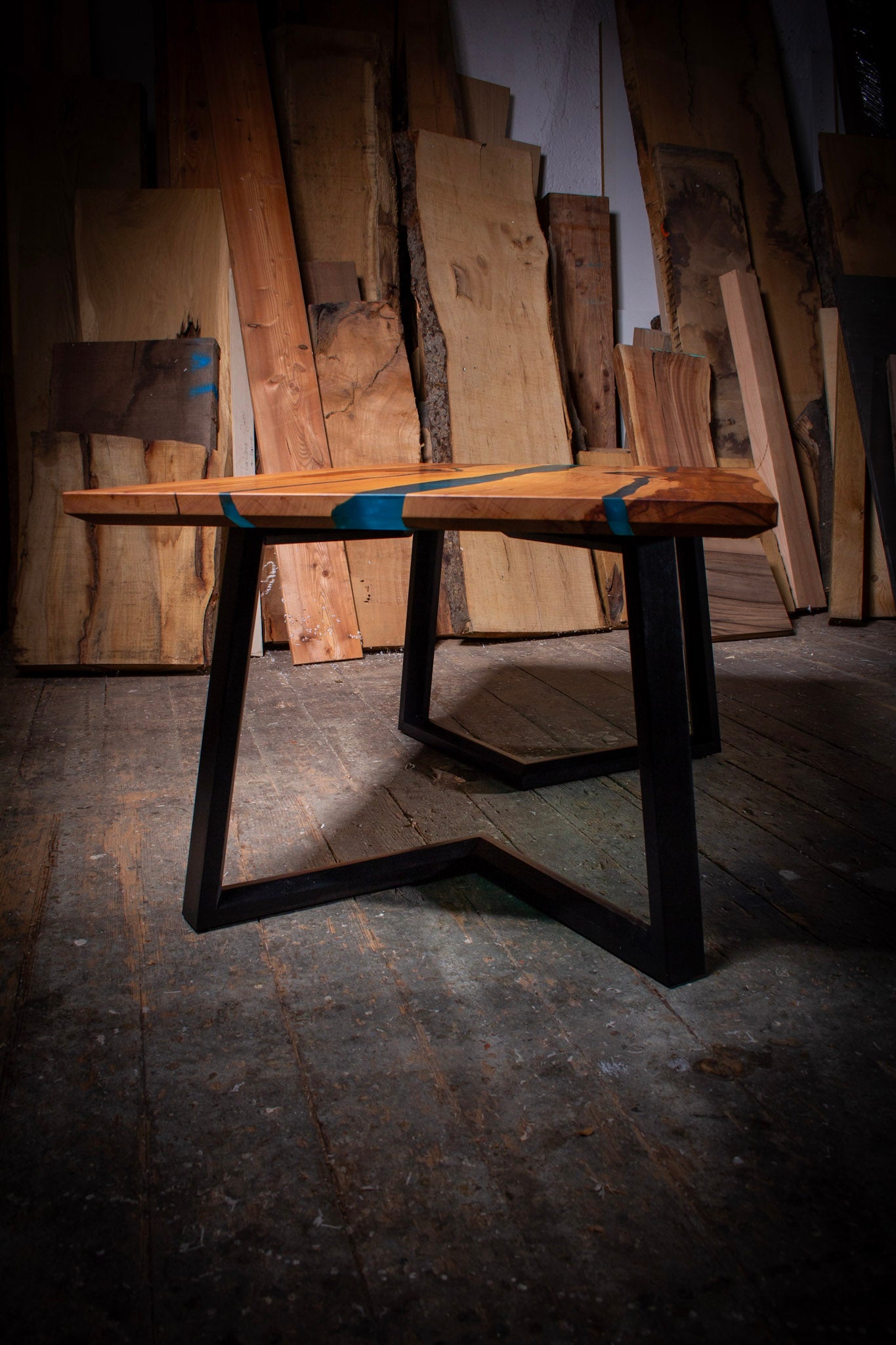 GussHolz - Ihr individueller Esstisch / Couchtisch / Beistelltisch / Tisch aus MünchenCouchtisch #Epoxidharztisch# #Rivertable# #Tisch# #München#