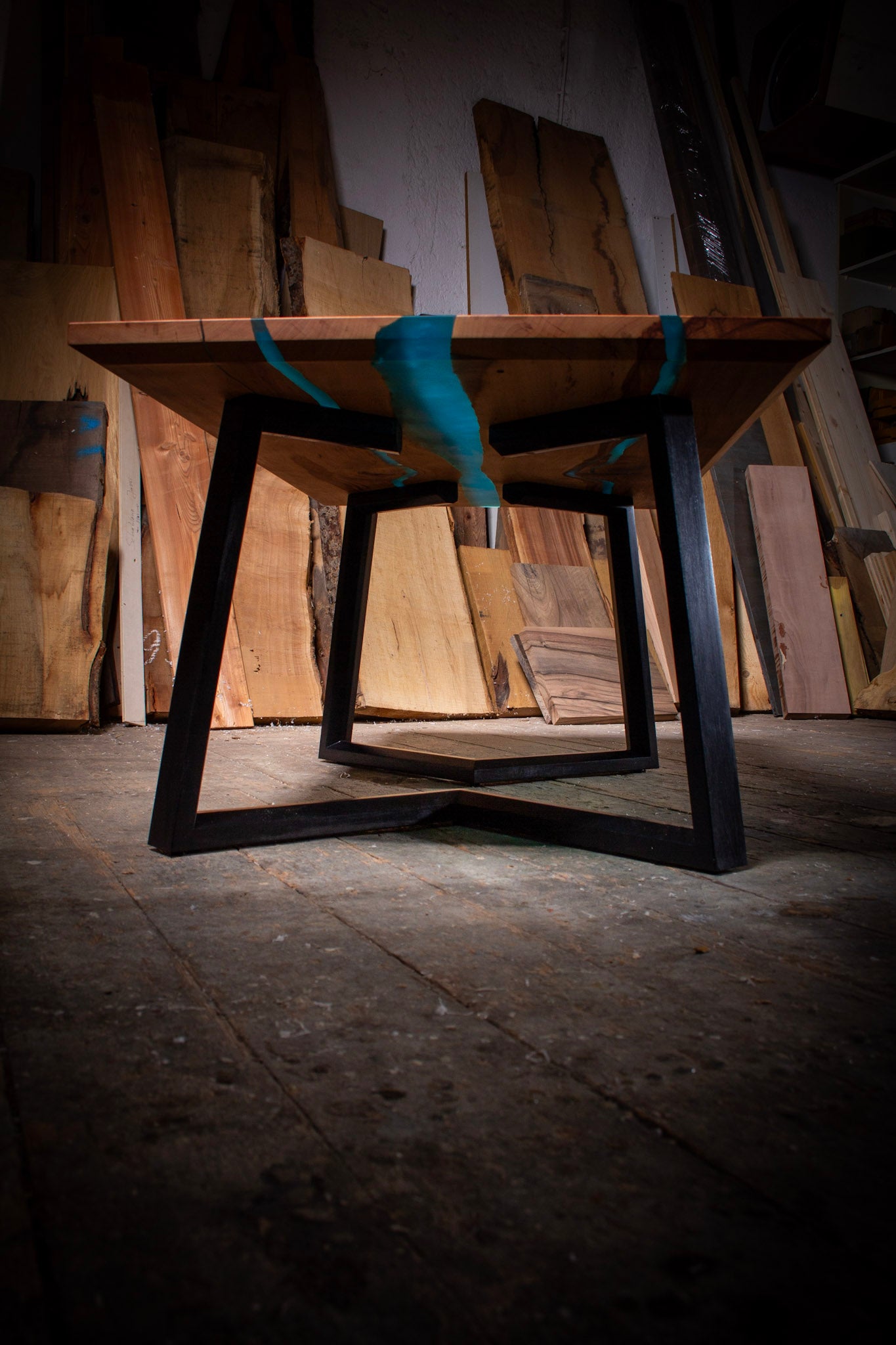 GussHolz - Ihr individueller Esstisch / Couchtisch / Beistelltisch / Tisch aus MünchenCouchtisch #Epoxidharztisch# #Rivertable# #Tisch# #München#