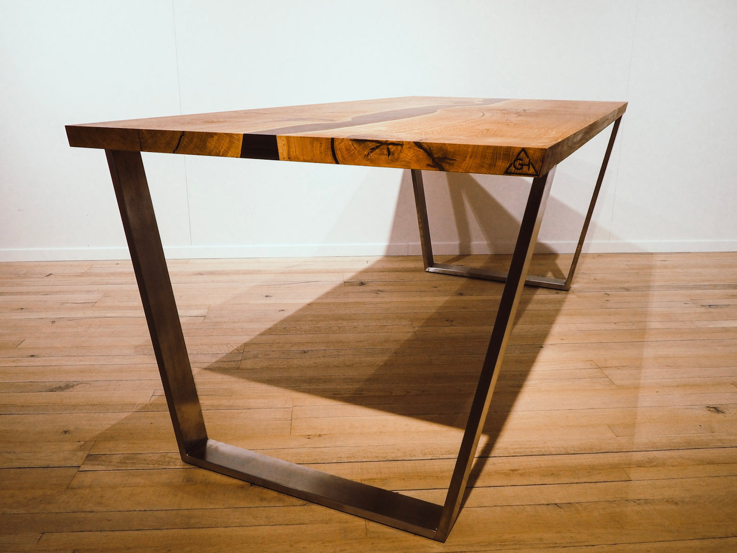 GussHolz - Ihr individueller Esstisch / Couchtisch / Beistelltisch / Tisch aus MünchenEsstisch #Epoxidharztisch# #Rivertable# #Tisch# #München#