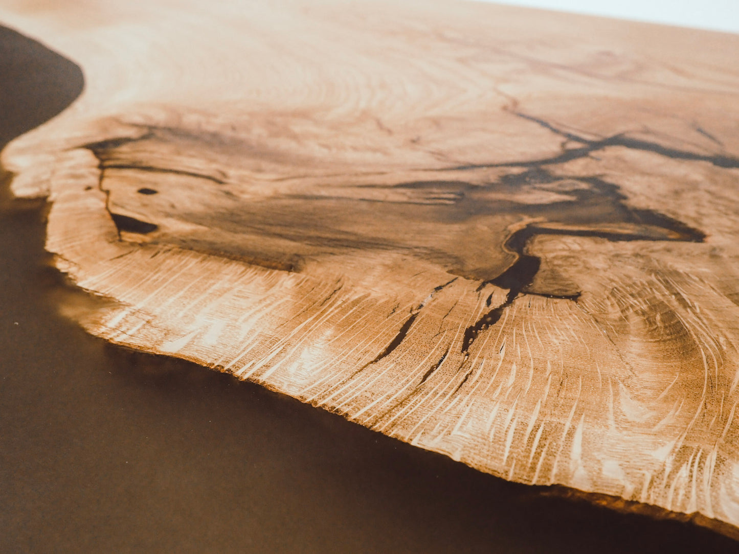 GussHolz - Ihr individueller Esstisch / Couchtisch / Beistelltisch / Tisch aus MünchenEsstisch #Epoxidharztisch# #Rivertable# #Tisch# #München#