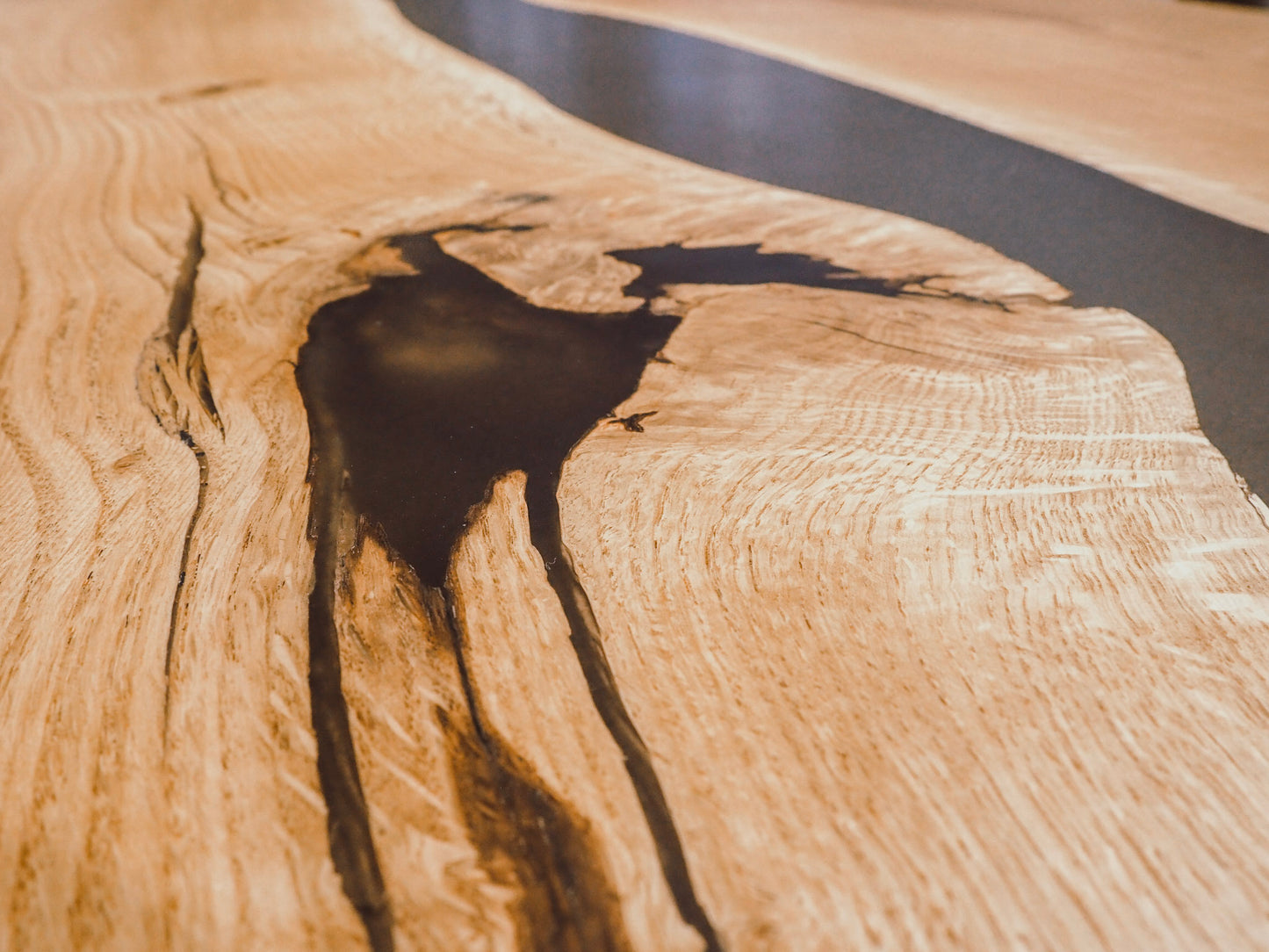 GussHolz - Ihr individueller Esstisch / Couchtisch / Beistelltisch / Tisch aus MünchenEsstisch #Epoxidharztisch# #Rivertable# #Tisch# #München#