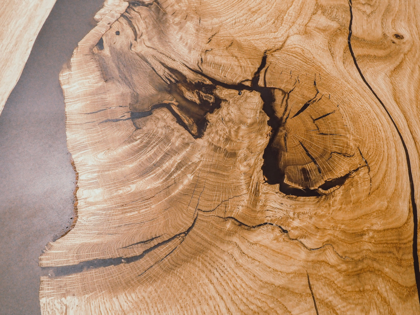 GussHolz - Ihr individueller Esstisch / Couchtisch / Beistelltisch / Tisch aus MünchenEsstisch #Epoxidharztisch# #Rivertable# #Tisch# #München#