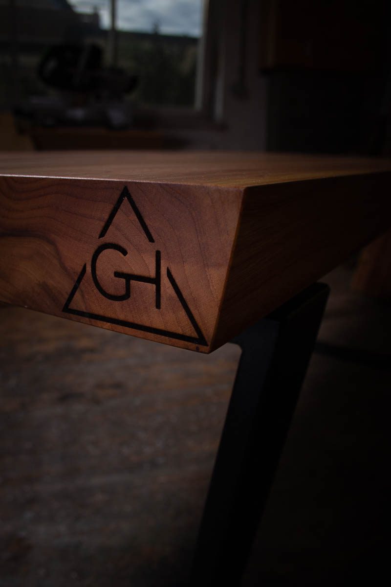 GussHolz - Ihr individueller Esstisch / Couchtisch / Beistelltisch / Tisch aus MünchenEsstisch #Epoxidharztisch# #Rivertable# #Tisch# #München#