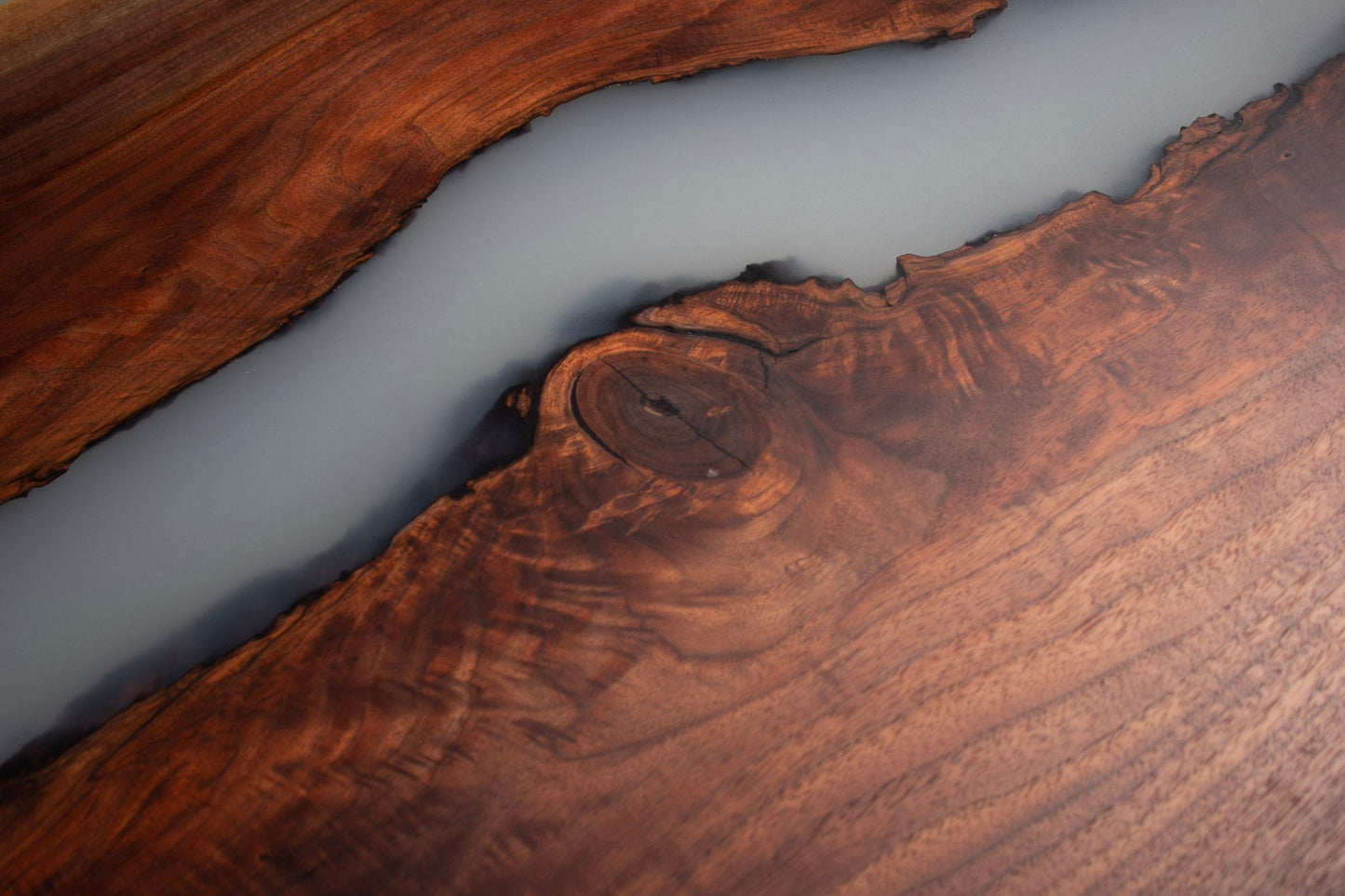 GussHolz - Ihr individueller Esstisch / Couchtisch / Beistelltisch / Tisch aus MünchenEsstisch #Epoxidharztisch# #Rivertable# #Tisch# #München#