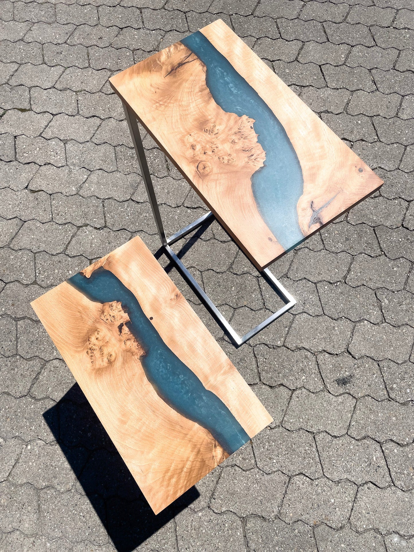GussHolz - Ihr individueller Esstisch / Couchtisch / Beistelltisch / Tisch aus MünchenBeistelltisch #Epoxidharztisch# #Rivertable# #Tisch# #München#