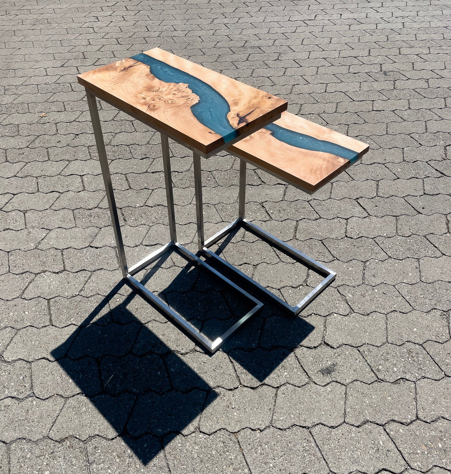 GussHolz - Ihr individueller Esstisch / Couchtisch / Beistelltisch / Tisch aus MünchenBeistelltisch #Epoxidharztisch# #Rivertable# #Tisch# #München#