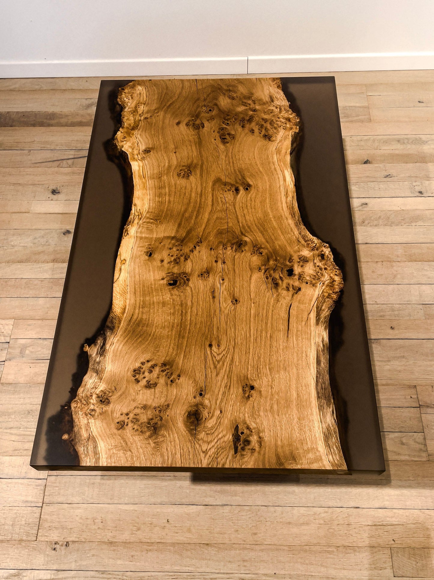 GussHolz - Ihr individueller Esstisch / Couchtisch / Beistelltisch / Tisch aus MünchenCouchtisch #Epoxidharztisch# #Rivertable# #Tisch# #München#