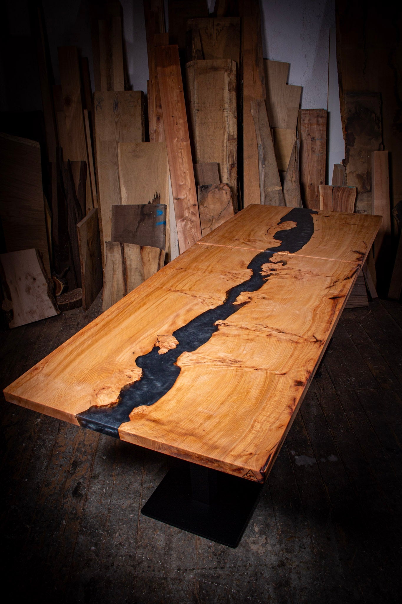 GussHolz - Ihr individueller Esstisch / Couchtisch / Beistelltisch / Tisch aus MünchenEsstisch #Epoxidharztisch# #Rivertable# #Tisch# #München#