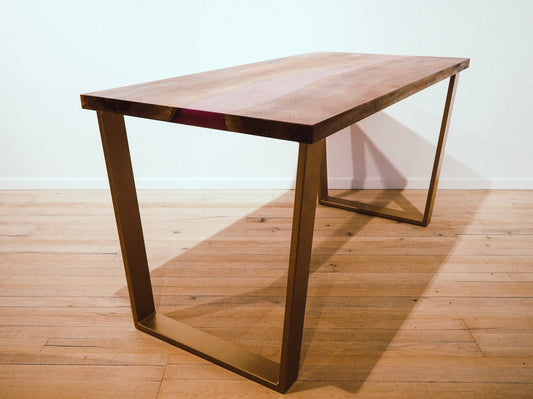 GussHolz - Ihr individueller Esstisch / Couchtisch / Beistelltisch / Tisch aus MünchenEsstisch #Epoxidharztisch# #Rivertable# #Tisch# #München#