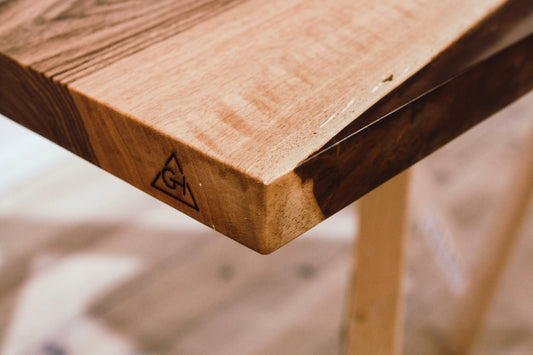 GussHolz - Ihr individueller Esstisch / Couchtisch / Beistelltisch / Tisch aus MünchenWaschtisch #Epoxidharztisch# #Rivertable# #Tisch# #München#