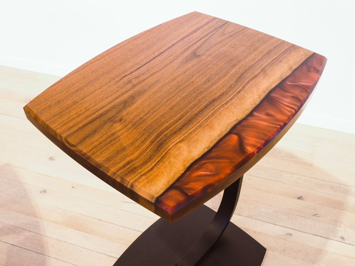 GussHolz - Ihr individueller Esstisch / Couchtisch / Beistelltisch / Tisch aus MünchenCouchtisch #Epoxidharztisch# #Rivertable# #Tisch# #München#