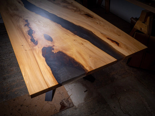 GussHolz - Ihr individueller Esstisch / Couchtisch / Beistelltisch / Tisch aus MünchenEsstisch #Epoxidharztisch# #Rivertable# #Tisch# #München#