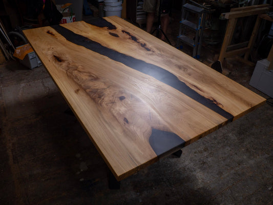 GussHolz - Ihr individueller Esstisch / Couchtisch / Beistelltisch / Tisch aus MünchenEsstisch #Epoxidharztisch# #Rivertable# #Tisch# #München#