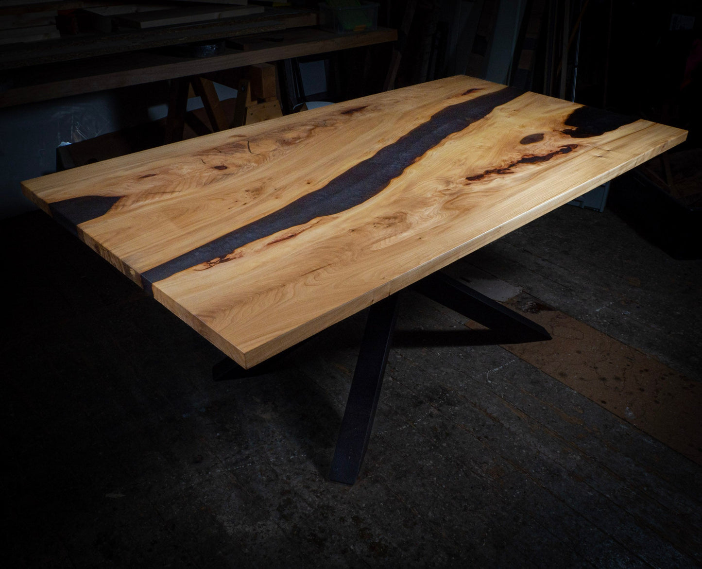 GussHolz - Ihr individueller Esstisch / Couchtisch / Beistelltisch / Tisch aus MünchenEsstisch #Epoxidharztisch# #Rivertable# #Tisch# #München#