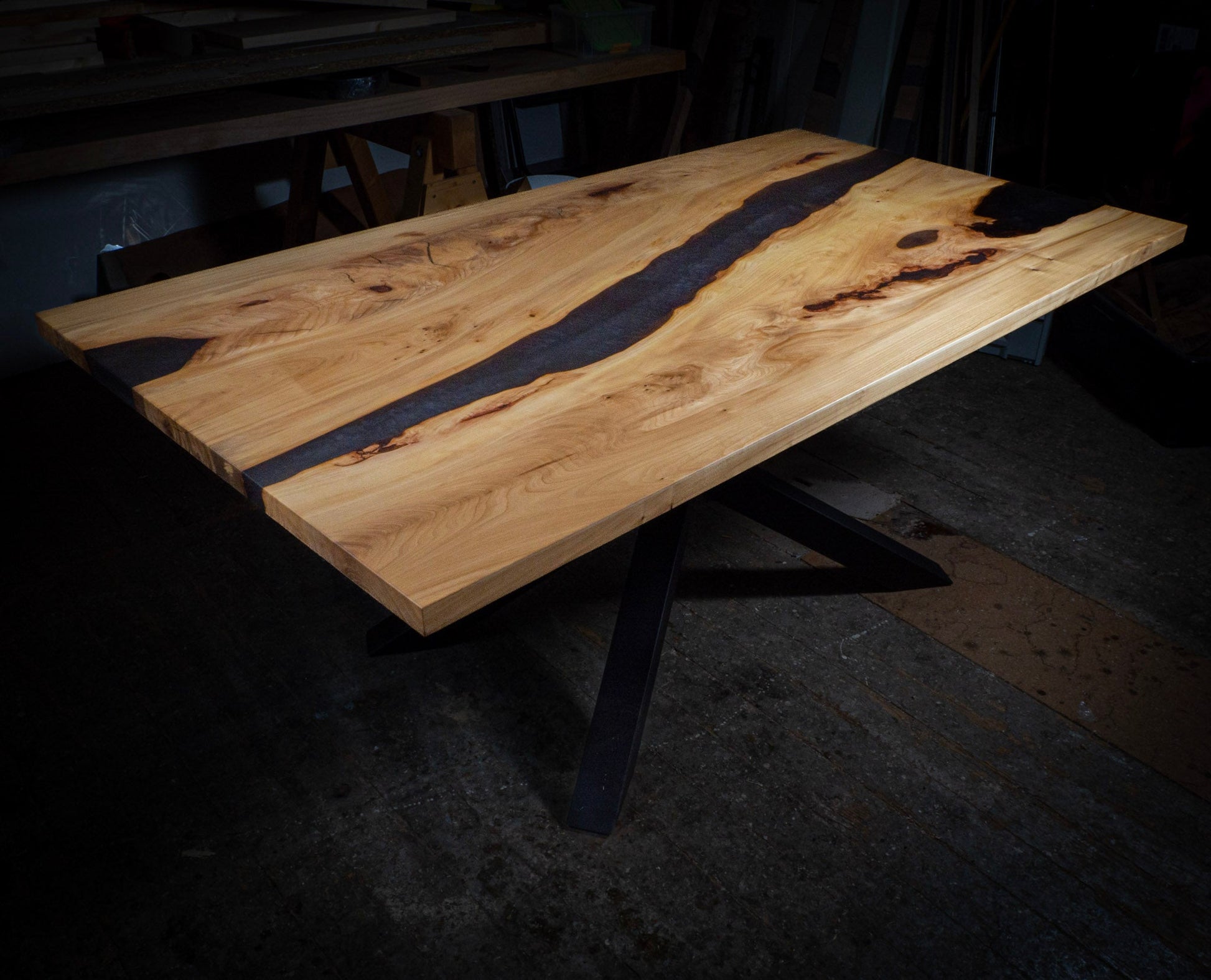 GussHolz - Ihr individueller Esstisch / Couchtisch / Beistelltisch / Tisch aus MünchenEsstisch #Epoxidharztisch# #Rivertable# #Tisch# #München#