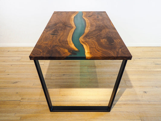 GussHolz - Ihr individueller Esstisch / Couchtisch / Beistelltisch / Tisch aus MünchenEsstisch #Epoxidharztisch# #Rivertable# #Tisch# #München#