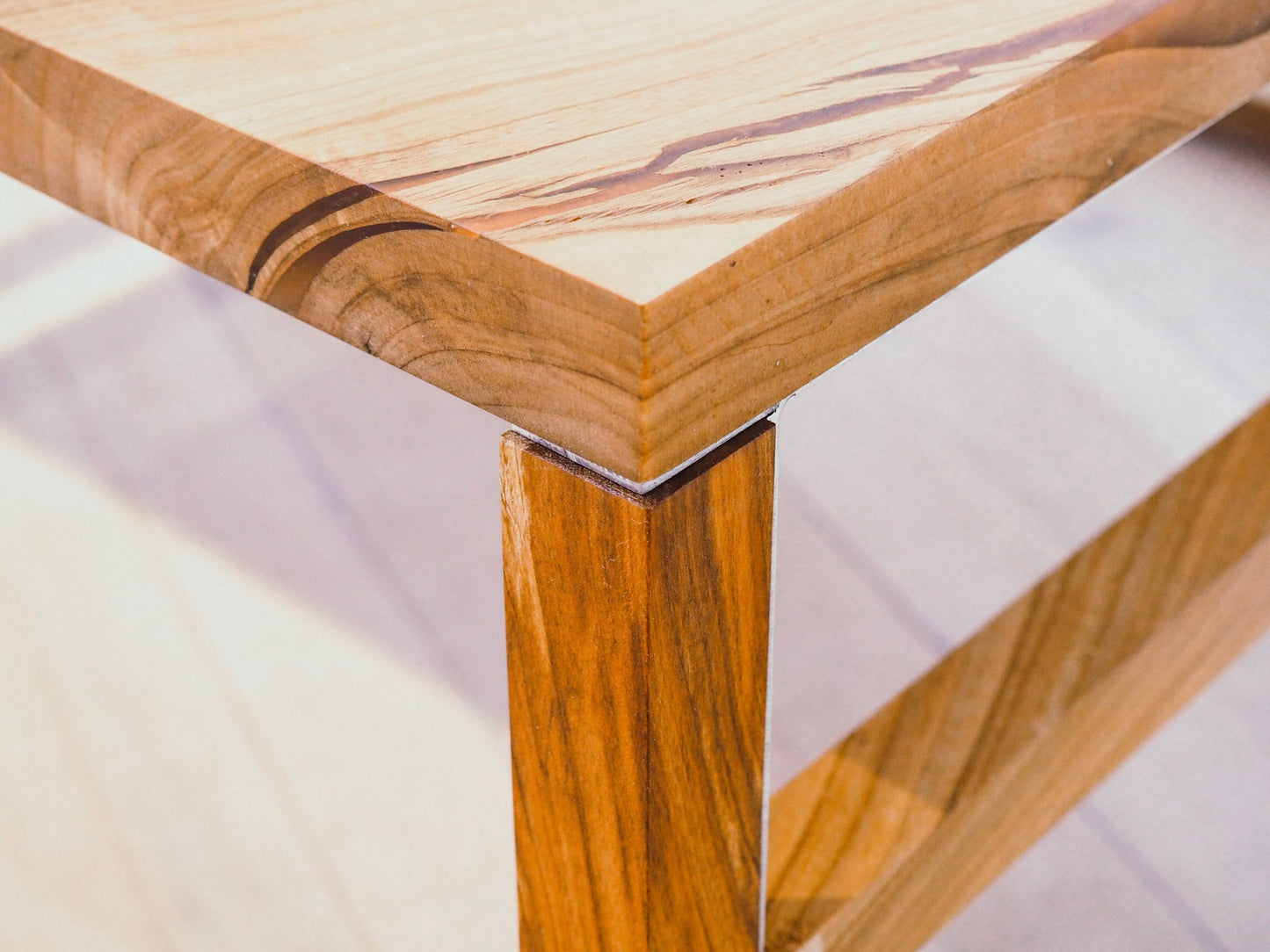GussHolz - Ihr individueller Esstisch / Couchtisch / Beistelltisch / Tisch aus MünchenCouchtisch #Epoxidharztisch# #Rivertable# #Tisch# #München#
