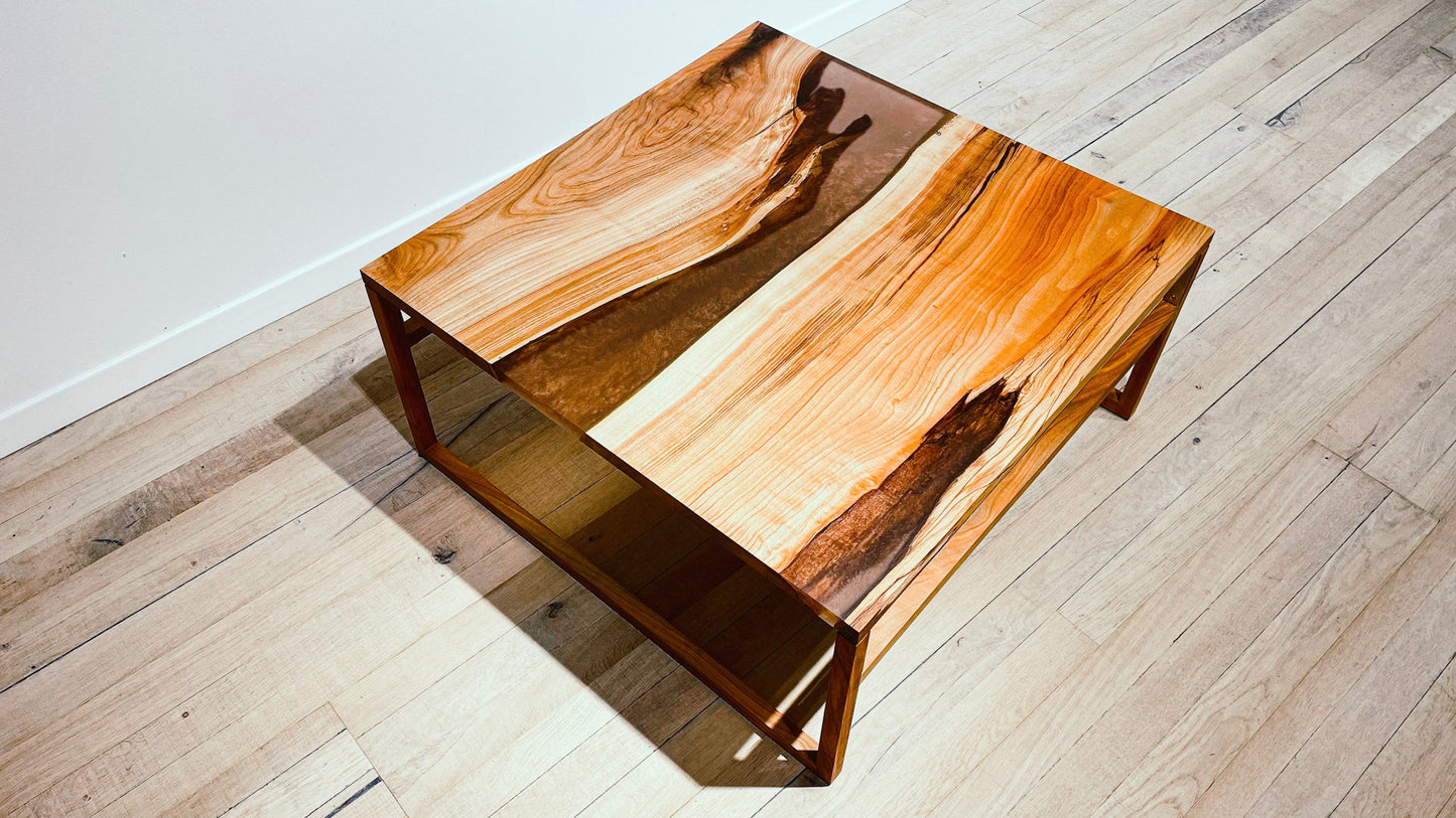 GussHolz - Ihr individueller Esstisch / Couchtisch / Beistelltisch / Tisch aus MünchenCouchtisch #Epoxidharztisch# #Rivertable# #Tisch# #München#
