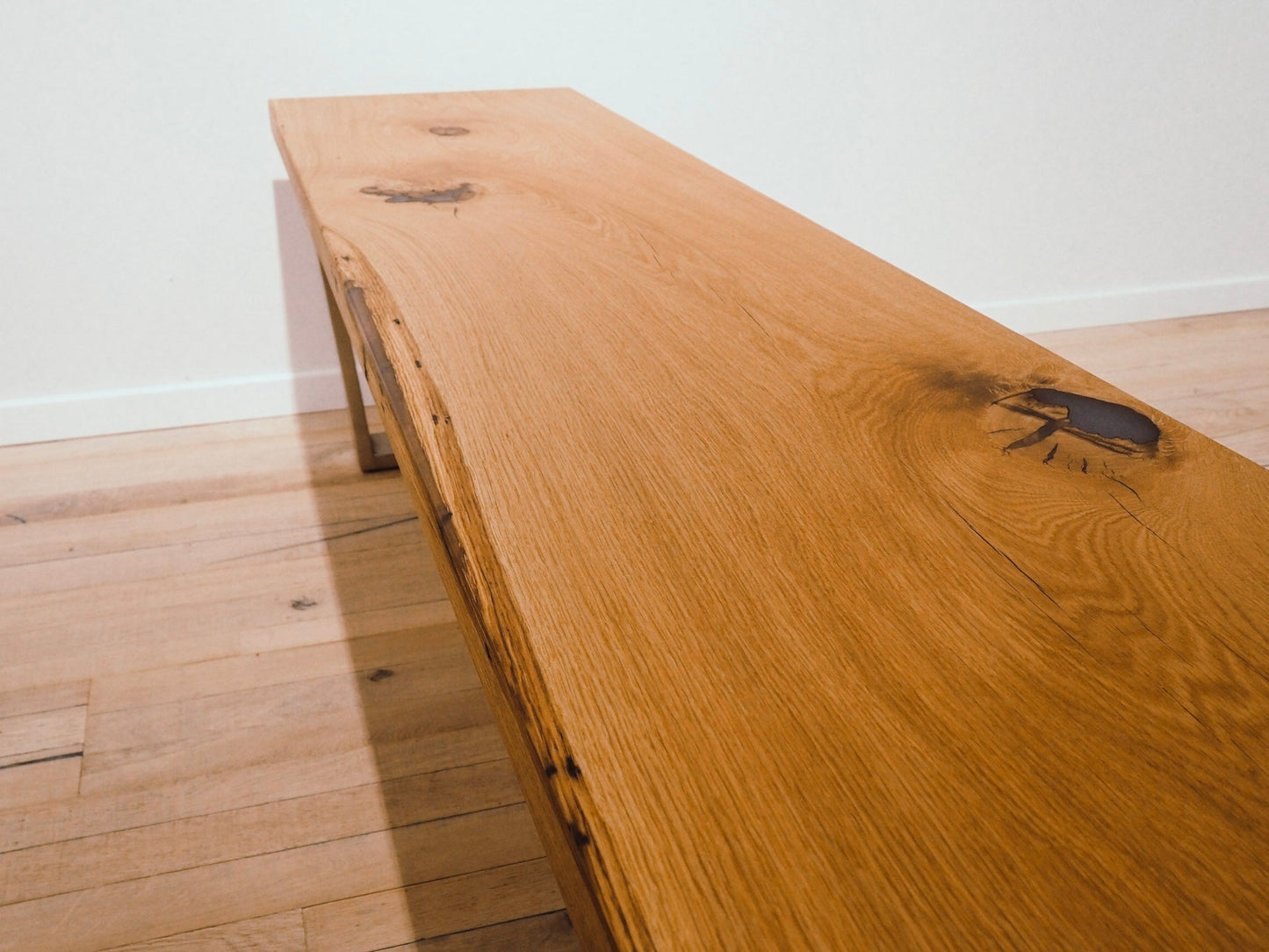 GussHolz - Ihr individueller Esstisch / Couchtisch / Beistelltisch / Tisch aus MünchenBank #Epoxidharztisch# #Rivertable# #Tisch# #München#