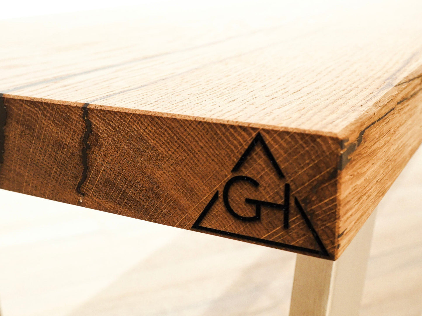 GussHolz - Ihr individueller Esstisch / Couchtisch / Beistelltisch / Tisch aus MünchenBank #Epoxidharztisch# #Rivertable# #Tisch# #München#