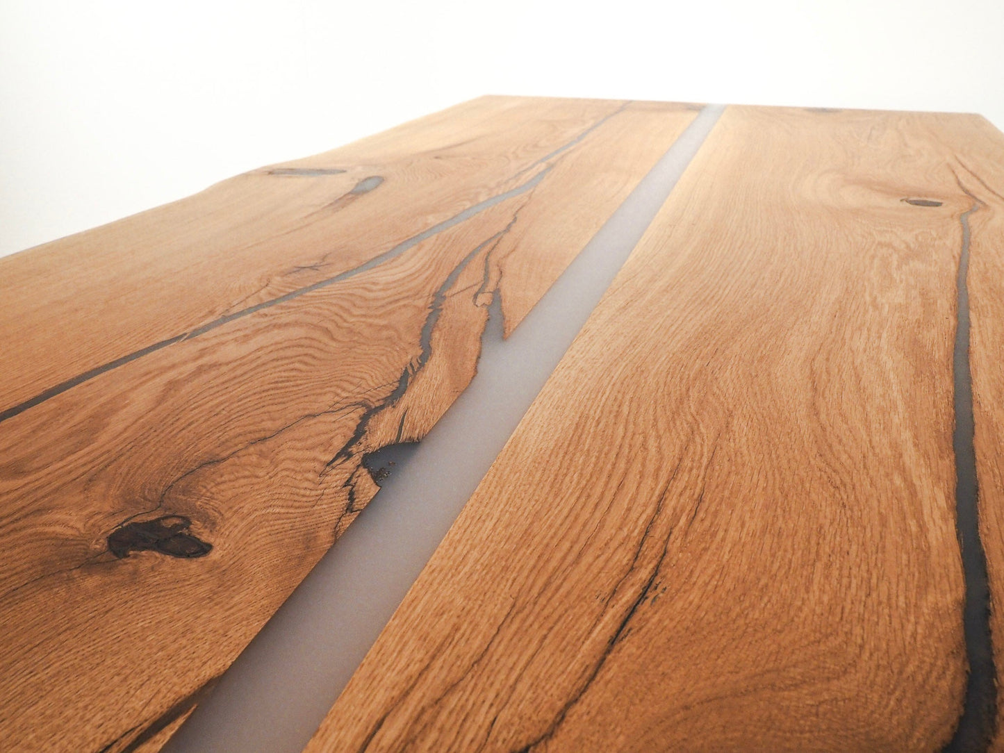 GussHolz - Ihr individueller Esstisch / Couchtisch / Beistelltisch / Tisch aus MünchenEsstisch #Epoxidharztisch# #Rivertable# #Tisch# #München#