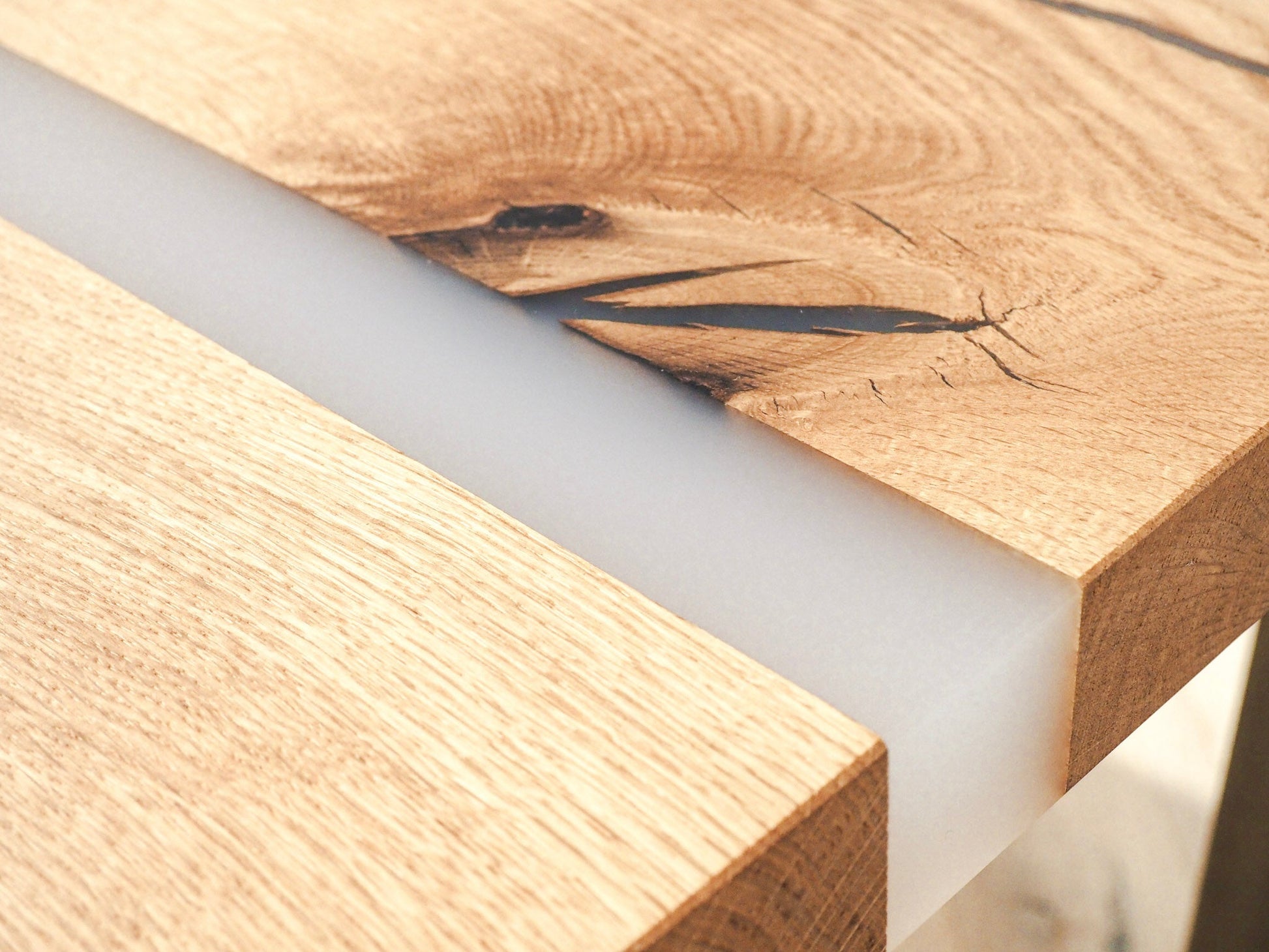 GussHolz - Ihr individueller Esstisch / Couchtisch / Beistelltisch / Tisch aus MünchenEsstisch #Epoxidharztisch# #Rivertable# #Tisch# #München#