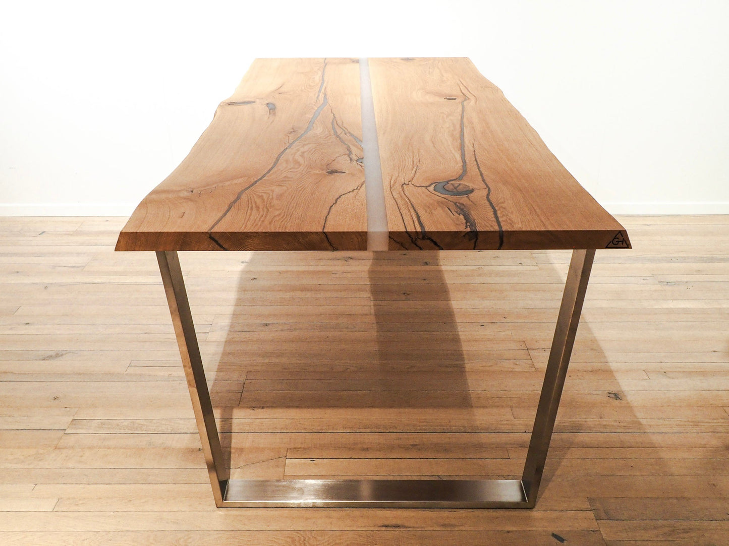 GussHolz - Ihr individueller Esstisch / Couchtisch / Beistelltisch / Tisch aus MünchenEsstisch #Epoxidharztisch# #Rivertable# #Tisch# #München#