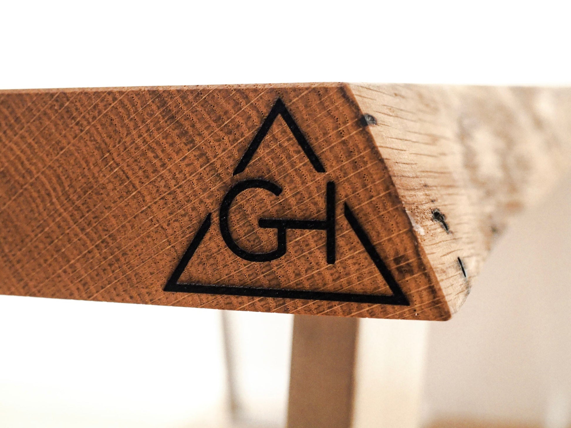 GussHolz - Ihr individueller Esstisch / Couchtisch / Beistelltisch / Tisch aus MünchenEsstisch #Epoxidharztisch# #Rivertable# #Tisch# #München#