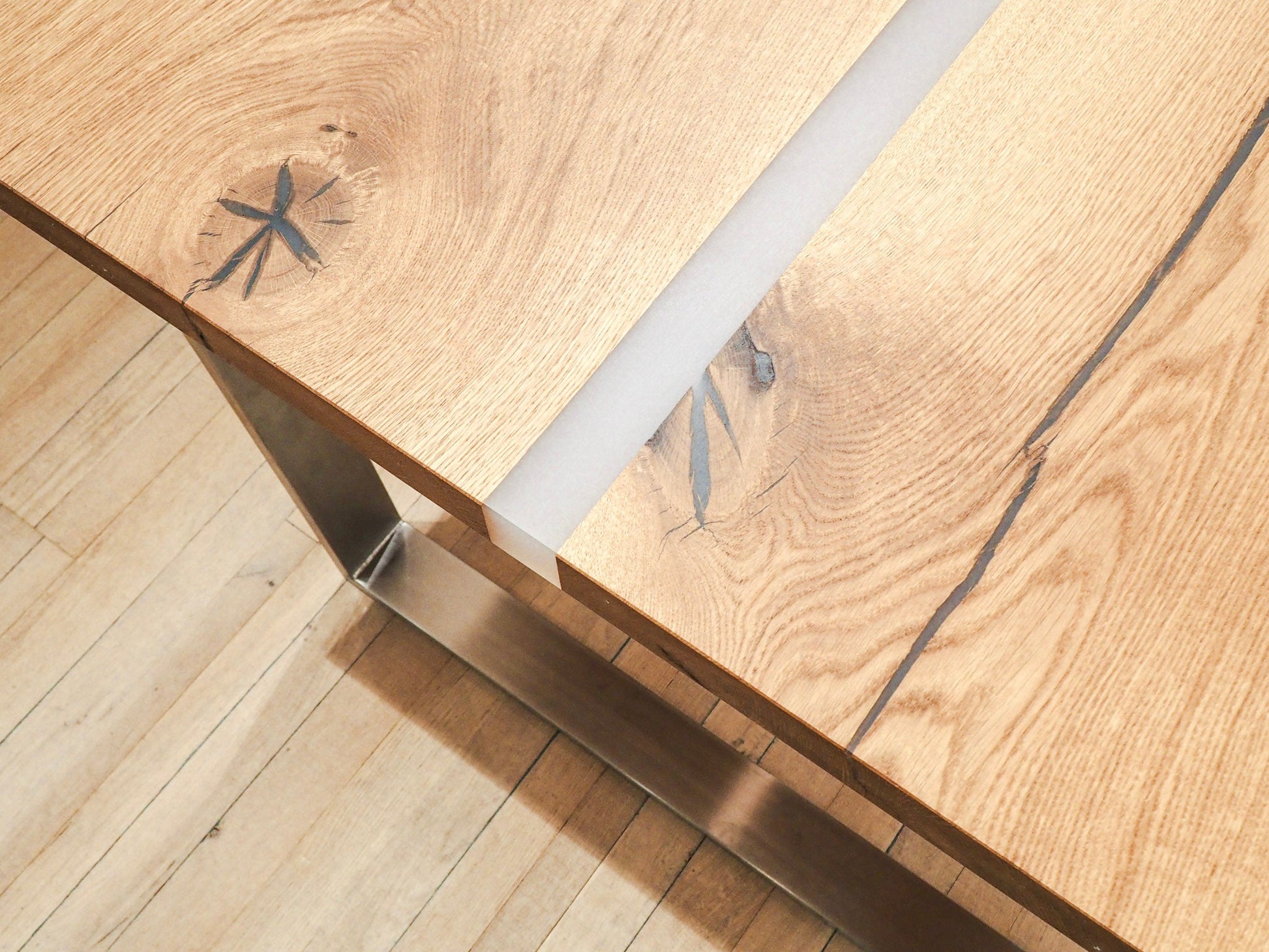 GussHolz - Ihr individueller Esstisch / Couchtisch / Beistelltisch / Tisch aus MünchenEsstisch #Epoxidharztisch# #Rivertable# #Tisch# #München#