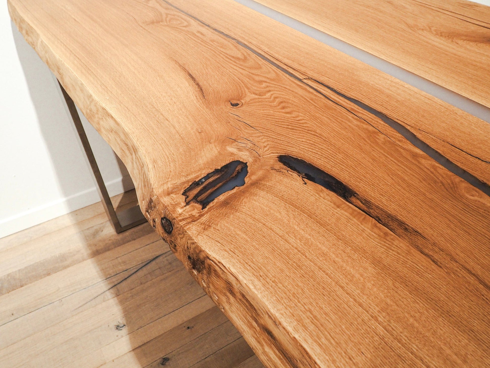 GussHolz - Ihr individueller Esstisch / Couchtisch / Beistelltisch / Tisch aus MünchenEsstisch #Epoxidharztisch# #Rivertable# #Tisch# #München#