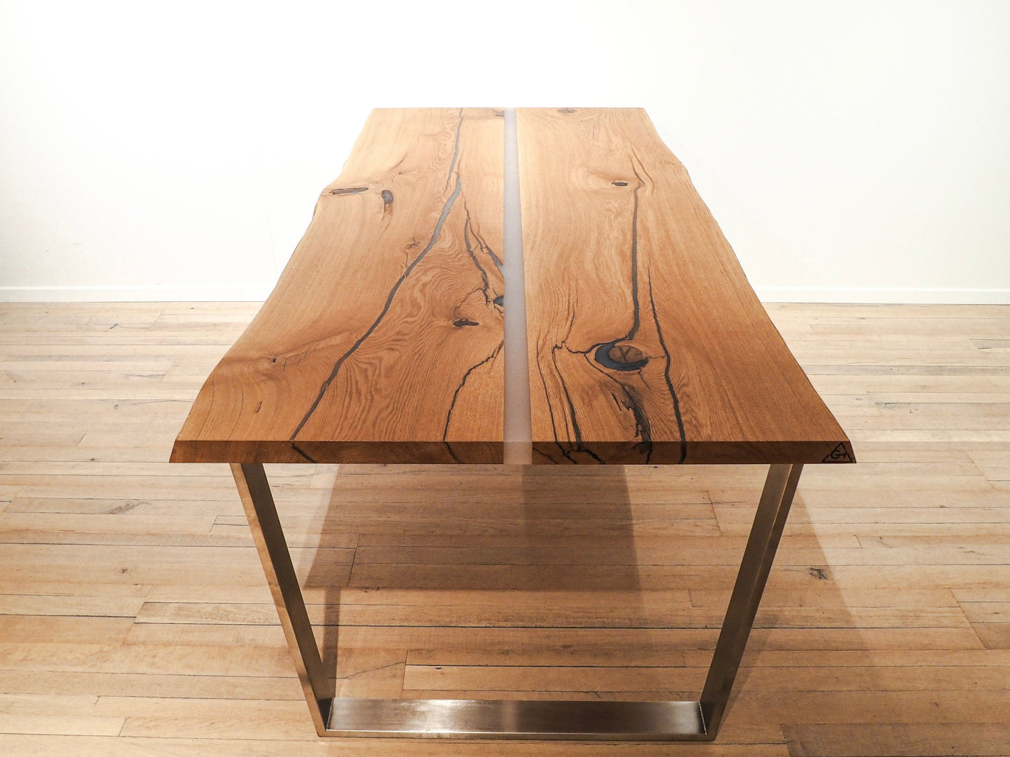 GussHolz - Ihr individueller Esstisch / Couchtisch / Beistelltisch / Tisch aus MünchenEsstisch #Epoxidharztisch# #Rivertable# #Tisch# #München#