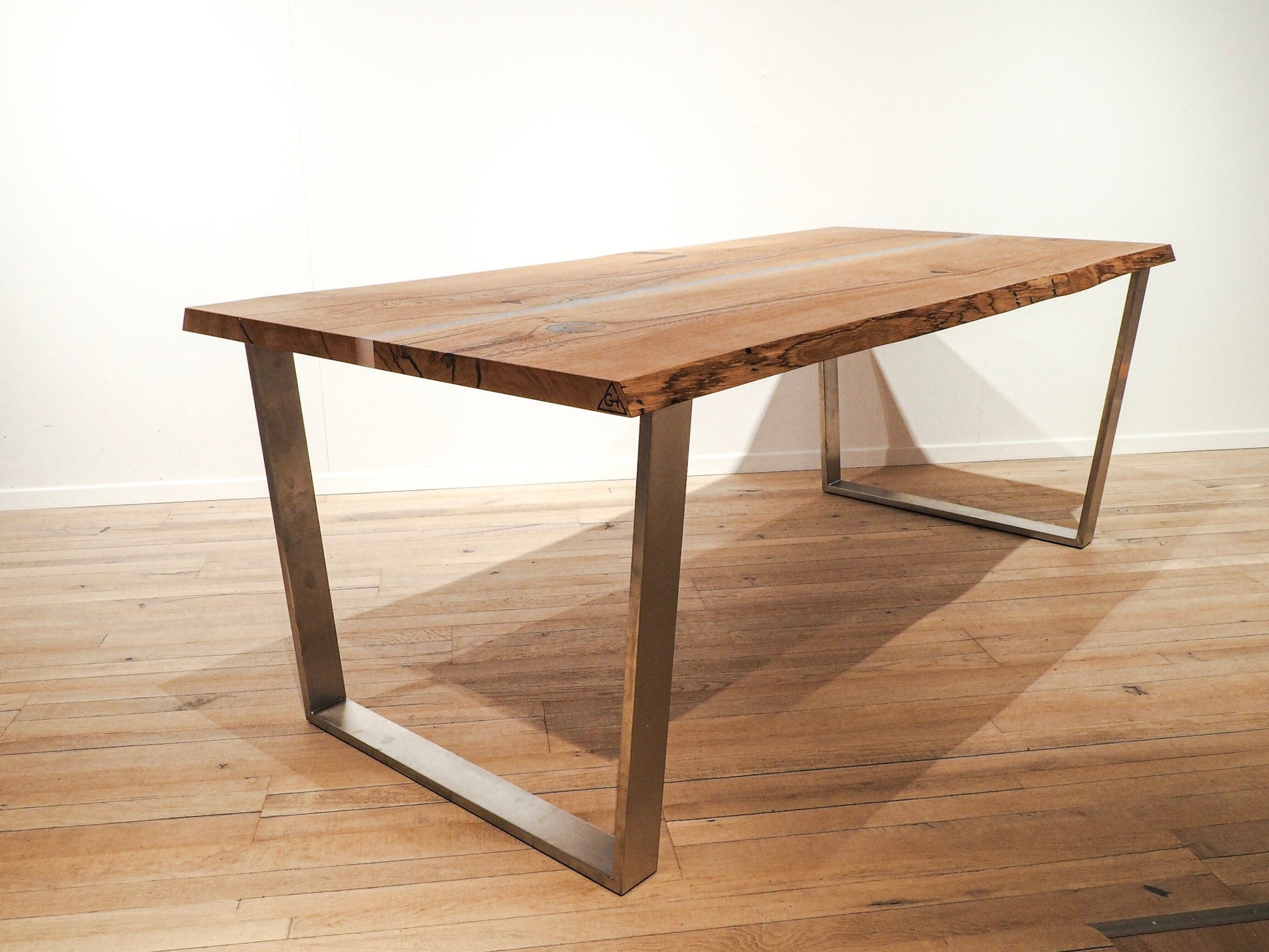 GussHolz - Ihr individueller Esstisch / Couchtisch / Beistelltisch / Tisch aus MünchenEsstisch #Epoxidharztisch# #Rivertable# #Tisch# #München#