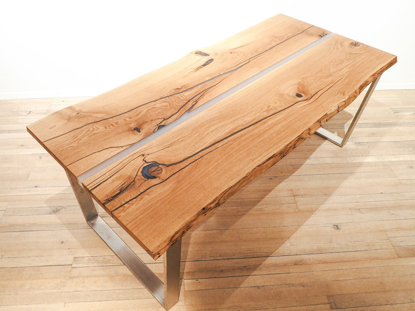 GussHolz - Ihr individueller Esstisch / Couchtisch / Beistelltisch / Tisch aus MünchenEsstisch #Epoxidharztisch# #Rivertable# #Tisch# #München#