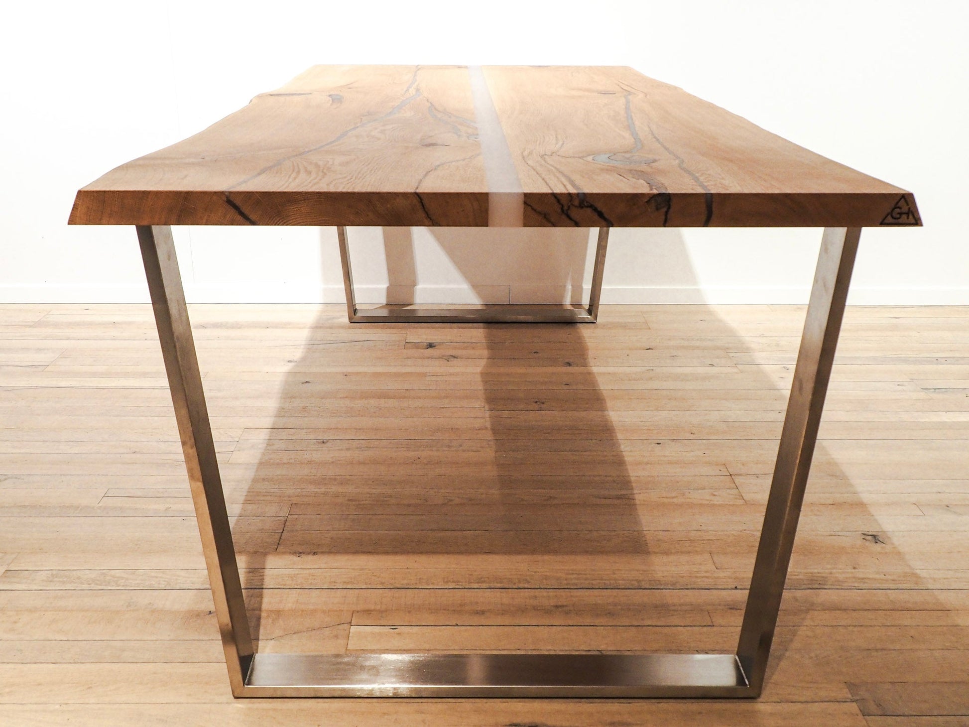 GussHolz - Ihr individueller Esstisch / Couchtisch / Beistelltisch / Tisch aus MünchenEsstisch #Epoxidharztisch# #Rivertable# #Tisch# #München#