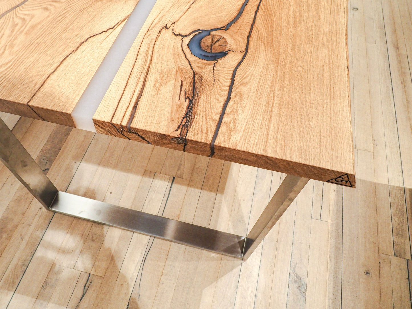 GussHolz - Ihr individueller Esstisch / Couchtisch / Beistelltisch / Tisch aus MünchenEsstisch #Epoxidharztisch# #Rivertable# #Tisch# #München#