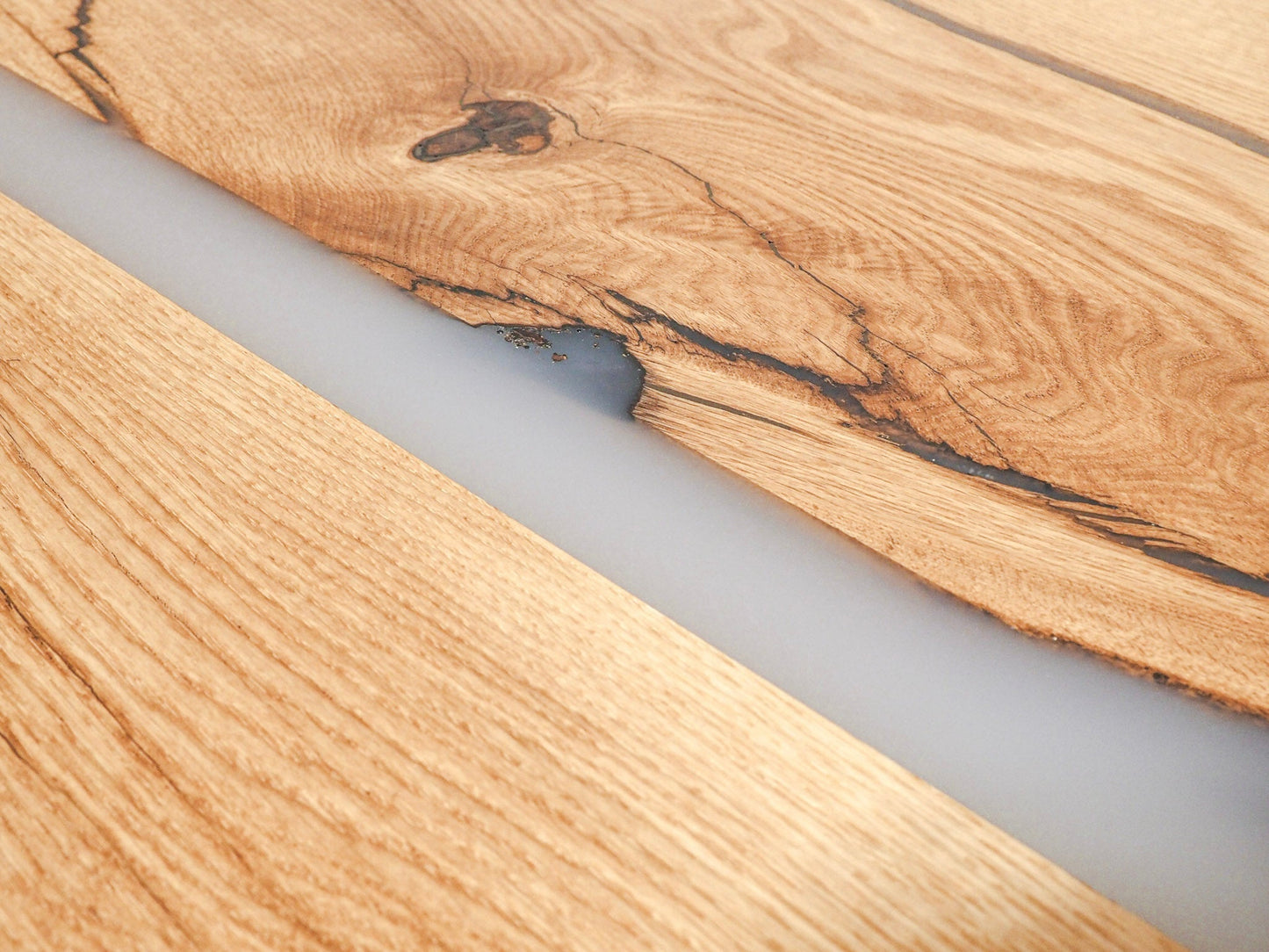 GussHolz - Ihr individueller Esstisch / Couchtisch / Beistelltisch / Tisch aus MünchenEsstisch #Epoxidharztisch# #Rivertable# #Tisch# #München#