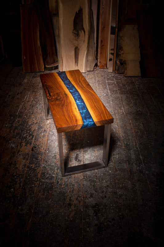 GussHolz - Ihr individueller Esstisch / Couchtisch / Beistelltisch / Tisch aus MünchenBank #Epoxidharztisch# #Rivertable# #Tisch# #München#