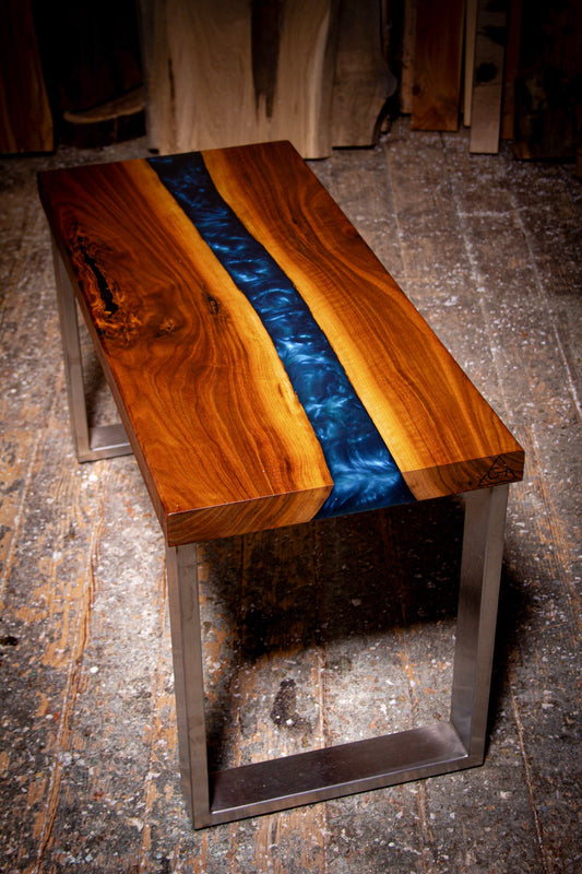 GussHolz - Ihr individueller Esstisch / Couchtisch / Beistelltisch / Tisch aus MünchenBank #Epoxidharztisch# #Rivertable# #Tisch# #München#