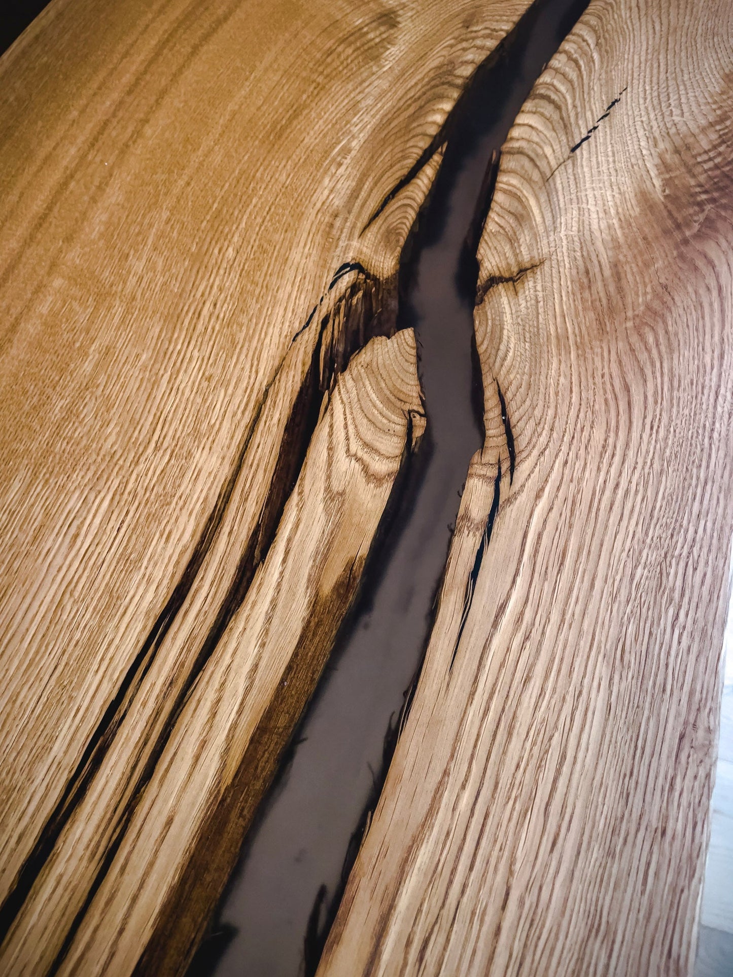 GussHolz - Ihr individueller Esstisch / Couchtisch / Beistelltisch / Tisch aus MünchenEsstisch #Epoxidharztisch# #Rivertable# #Tisch# #München#