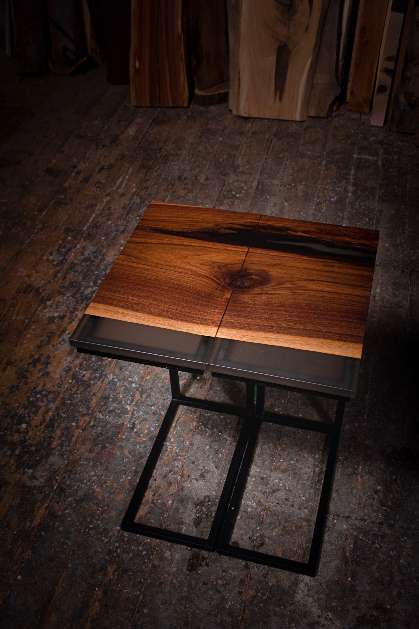 GussHolz - Ihr individueller Esstisch / Couchtisch / Beistelltisch / Tisch aus MünchenBeistelltisch #Epoxidharztisch# #Rivertable# #Tisch# #München#