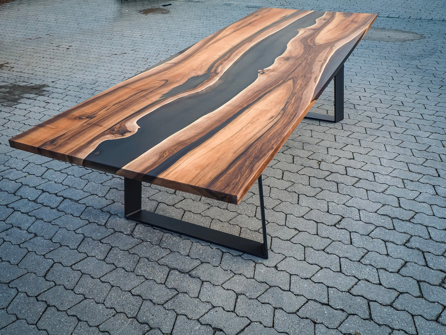 GussHolz - Ihr individueller Esstisch / Couchtisch / Beistelltisch / Tisch aus MünchenEsstisch #Epoxidharztisch# #Rivertable# #Tisch# #München#