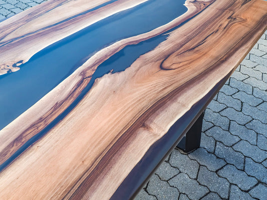 GussHolz - Ihr individueller Esstisch / Couchtisch / Beistelltisch / Tisch aus MünchenEsstisch #Epoxidharztisch# #Rivertable# #Tisch# #München#