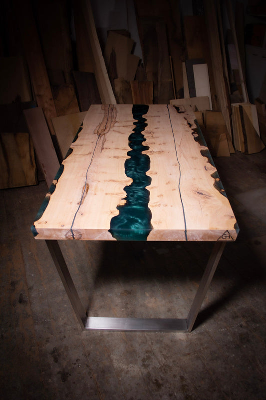 GussHolz - Ihr individueller Esstisch / Couchtisch / Beistelltisch / Tisch aus MünchenEsstisch #Epoxidharztisch# #Rivertable# #Tisch# #München#