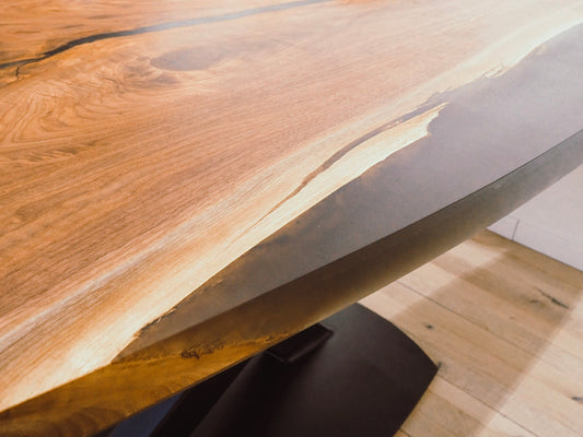 GussHolz - Ihr individueller Esstisch / Couchtisch / Beistelltisch / Tisch aus MünchenEsstisch #Epoxidharztisch# #Rivertable# #Tisch# #München#