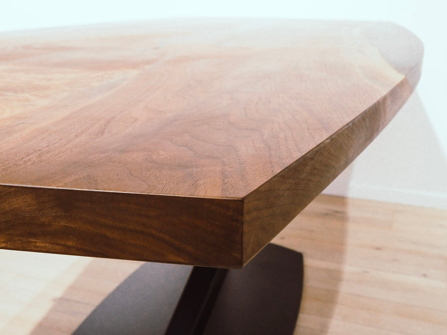 GussHolz - Ihr individueller Esstisch / Couchtisch / Beistelltisch / Tisch aus MünchenEsstisch #Epoxidharztisch# #Rivertable# #Tisch# #München#