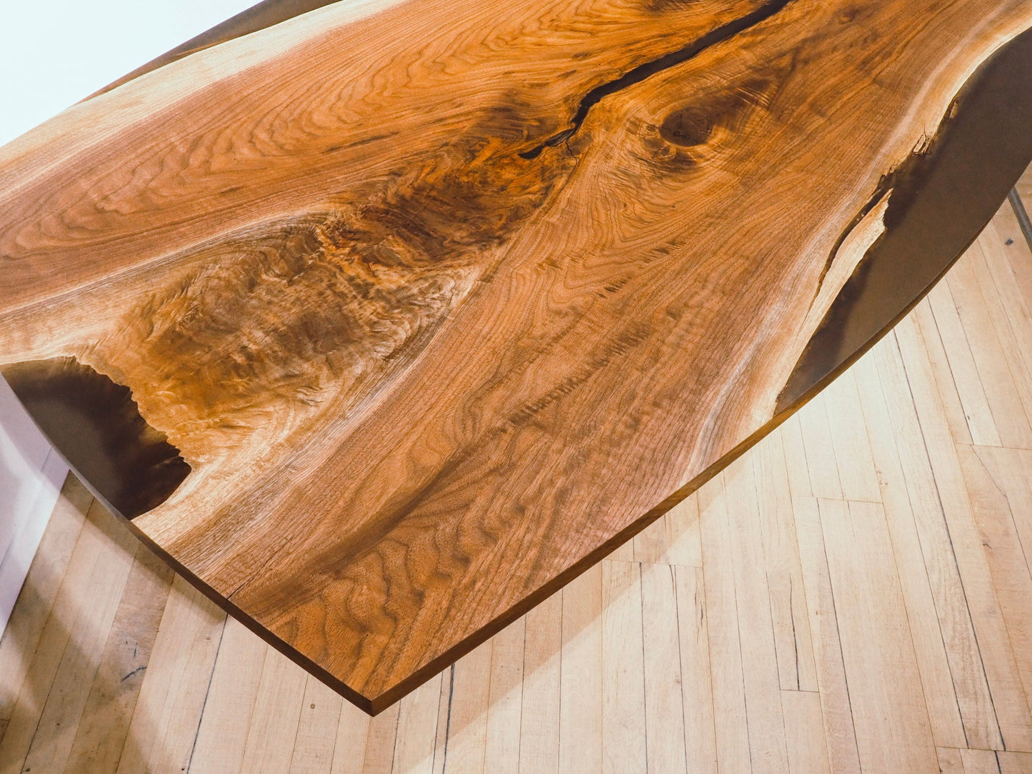 GussHolz - Ihr individueller Esstisch / Couchtisch / Beistelltisch / Tisch aus MünchenEsstisch #Epoxidharztisch# #Rivertable# #Tisch# #München#