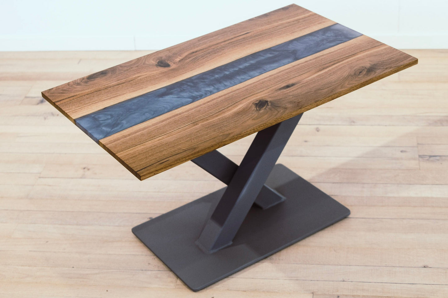 GussHolz - Ihr individueller Esstisch / Couchtisch / Beistelltisch / Tisch aus MünchenCouchtisch #Epoxidharztisch# #Rivertable# #Tisch# #München#
