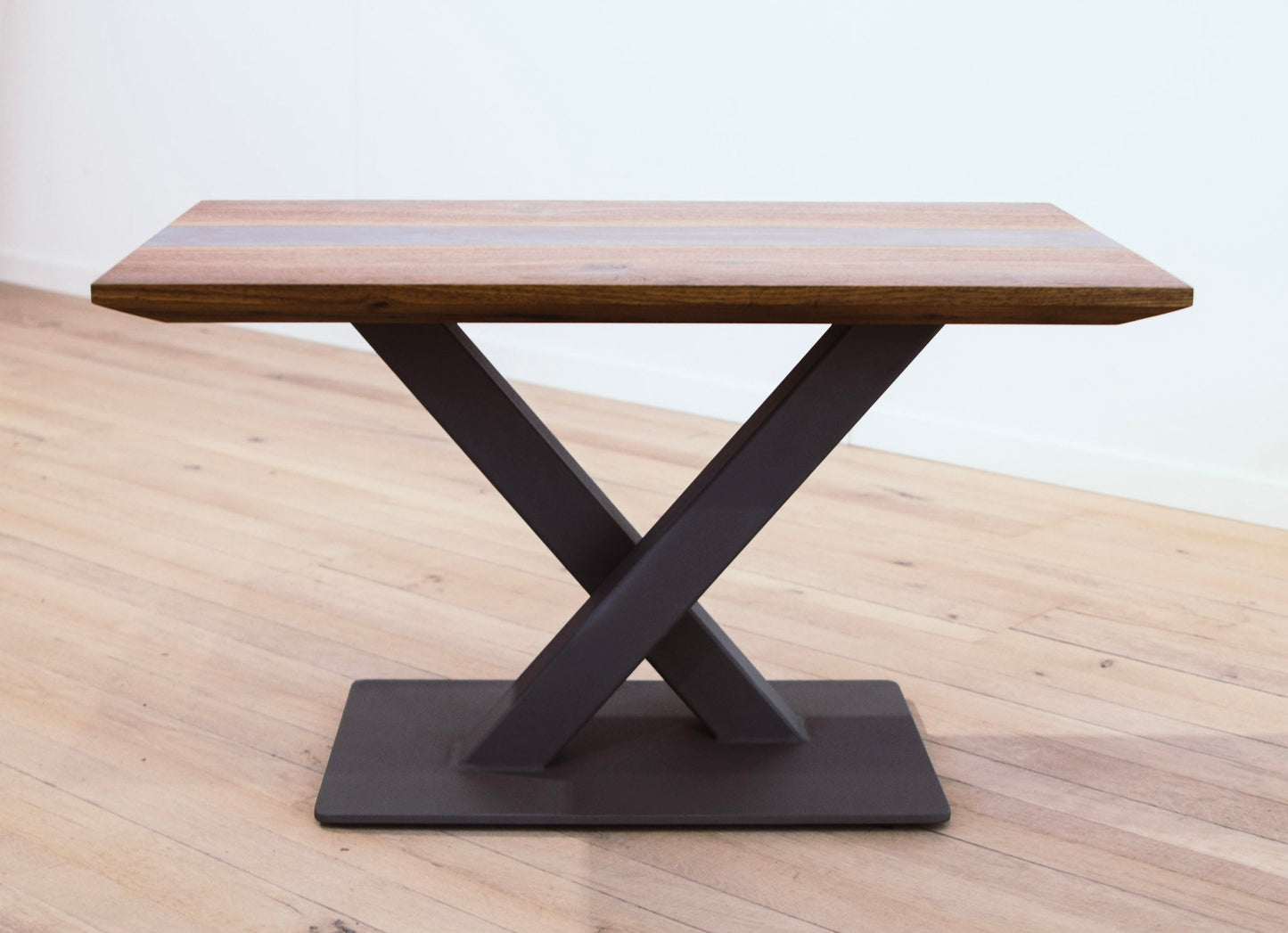 GussHolz - Ihr individueller Esstisch / Couchtisch / Beistelltisch / Tisch aus MünchenCouchtisch #Epoxidharztisch# #Rivertable# #Tisch# #München#