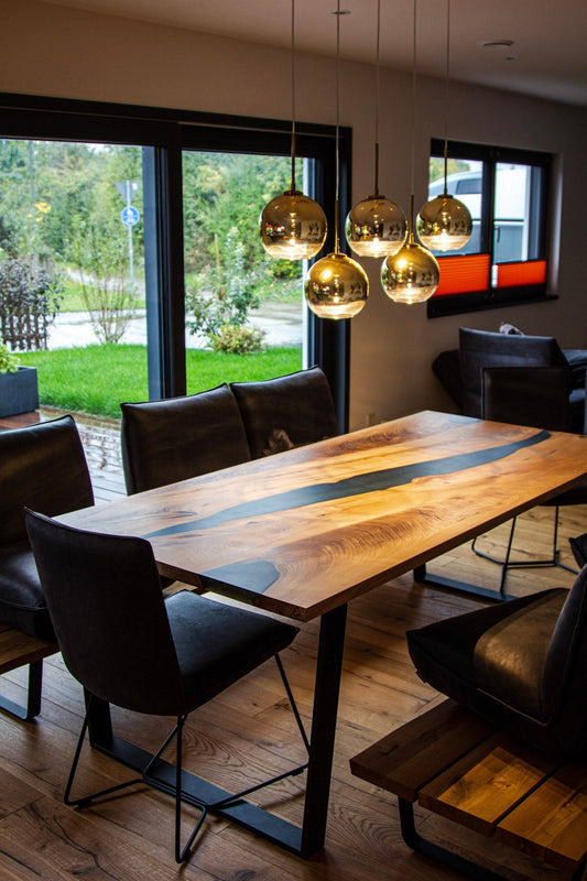 GussHolz - Ihr individueller Esstisch / Couchtisch / Beistelltisch / Tisch aus MünchenEsstisch #Epoxidharztisch# #Rivertable# #Tisch# #München#