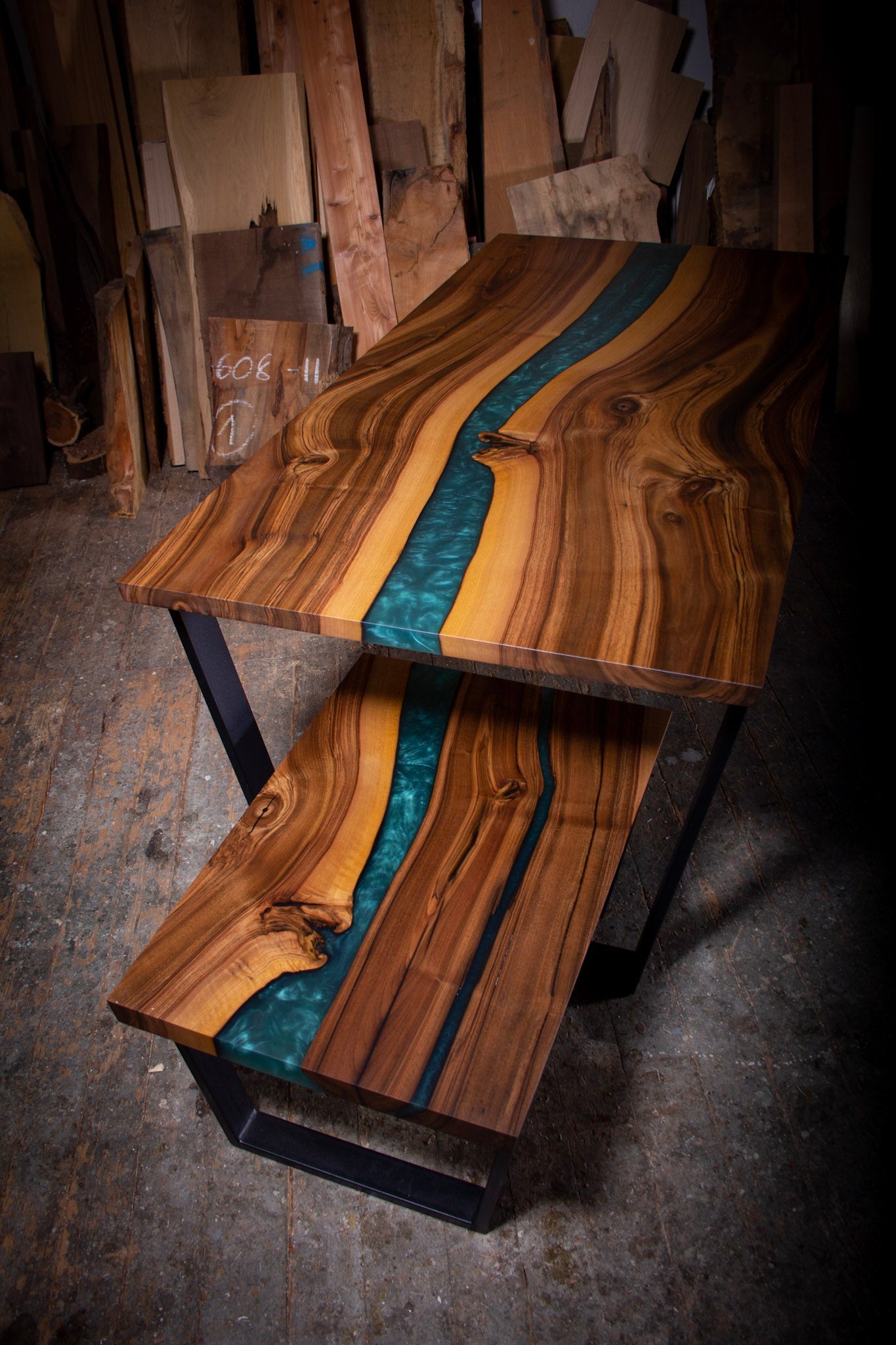GussHolz - Ihr individueller Esstisch / Couchtisch / Beistelltisch / Tisch aus MünchenEsstisch #Epoxidharztisch# #Rivertable# #Tisch# #München#